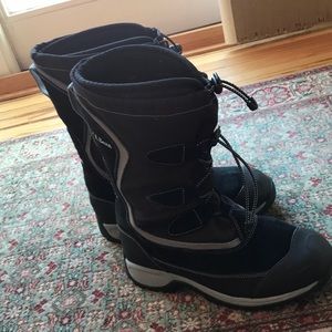 LL Bean black kids snow boots
